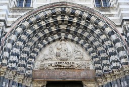 Dettaglio del portale principale della Cattedrale di San Lorenzo