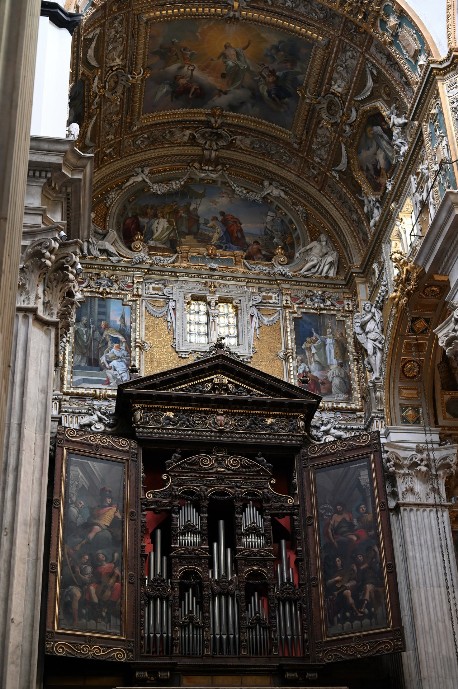 San Lorenzo, la loggia organaria della navata sinistra