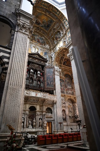 San Lorenzo, la loggia organaria della navata sinistra