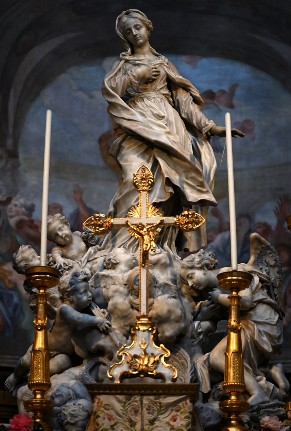 Chiesa di San Luca (Genova), Statua dell'Immacolata posta sull'Altare Maggiore