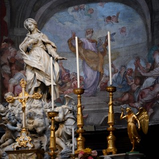 Chiesa di San Luca (Genova), Statua dell'Immacolata posta sull'Altare Maggiore